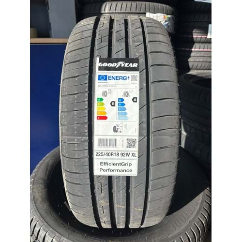 225/40R18 92W XL Goodyear Efficientgrip Performance
